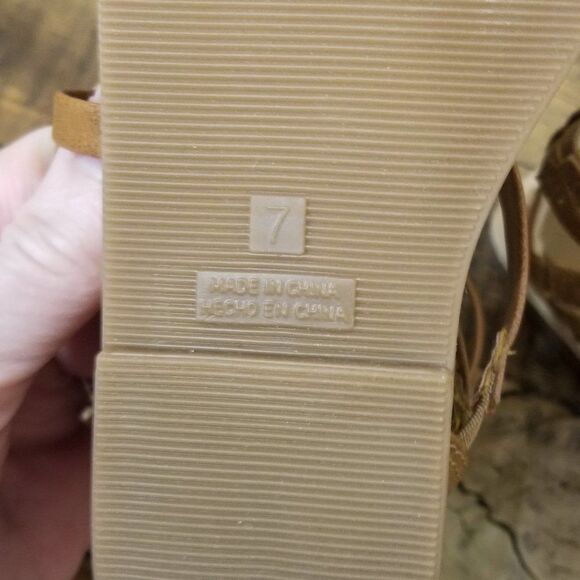 NWOT Old Navy Girls Gladiator Sandals Size 7 - Picture 5 of 6